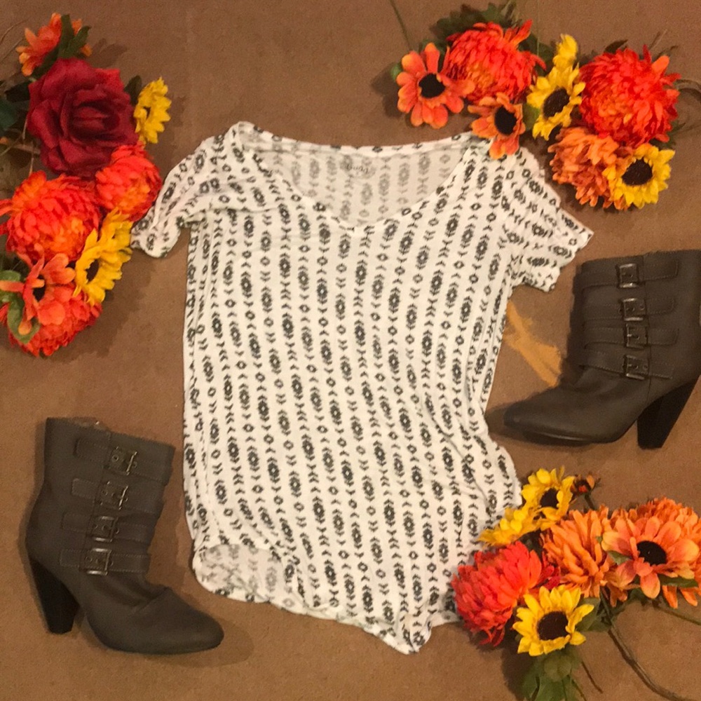 Medium black and white thin top